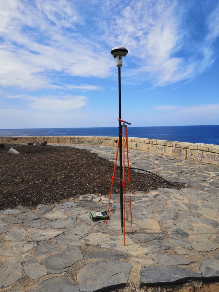 GNSS Leica GS15 RTK used as local reference station logging Rinex files GNSS Leica GS15 RTK used as local reference station logging Rinex files